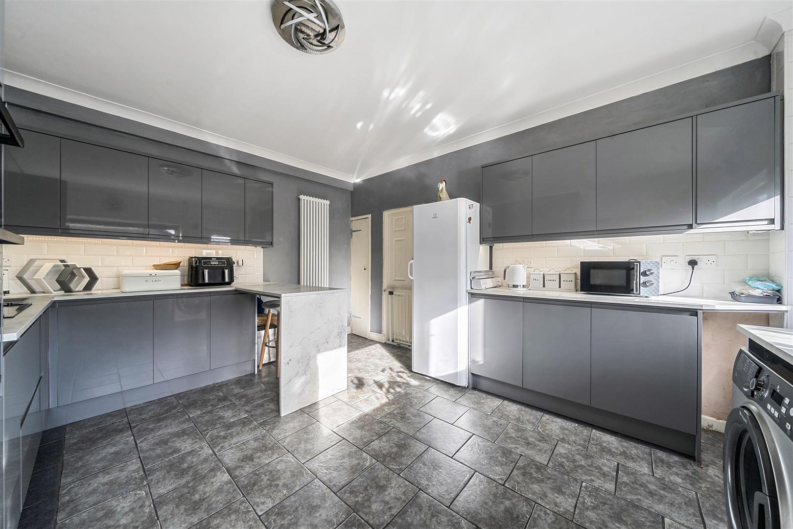 Pentre Road, Grovesend, Swansea, SA4 8DD